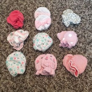 Lot of newborn mittens